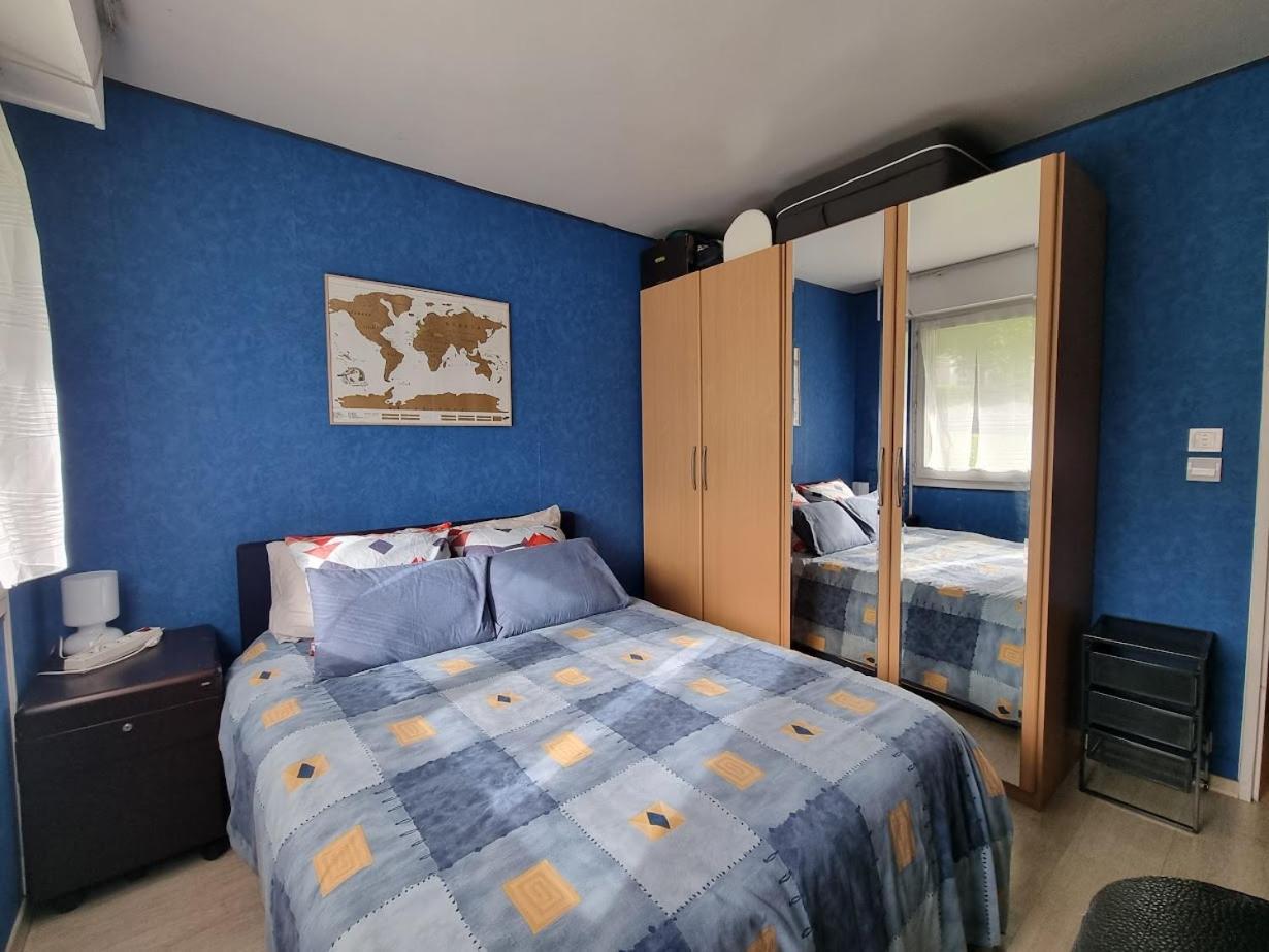 Chambre Avec Sdb Et Toilettes Privatives Роні-су-Буа Екстер'єр фото